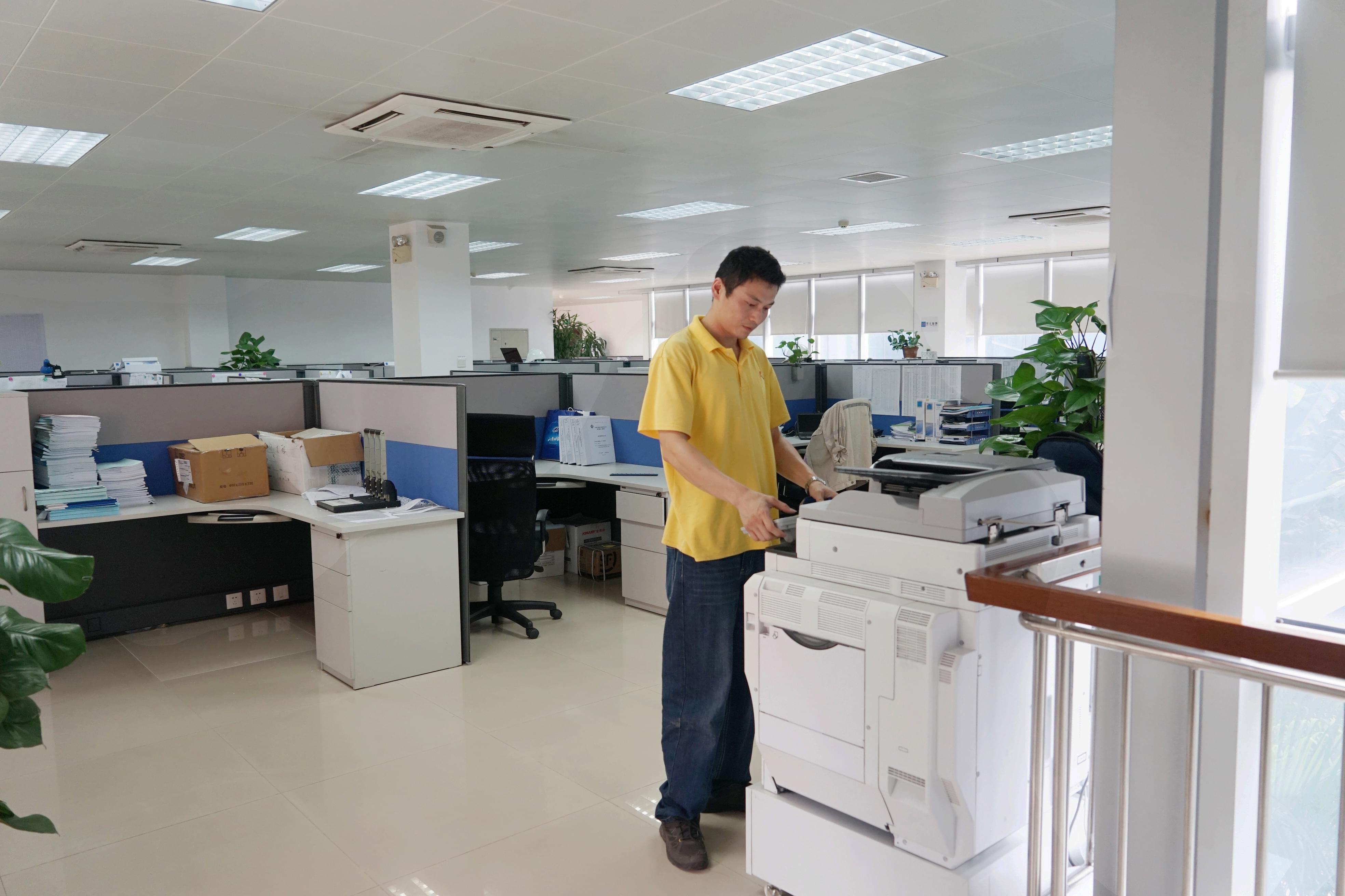 普天達(dá)維修人員