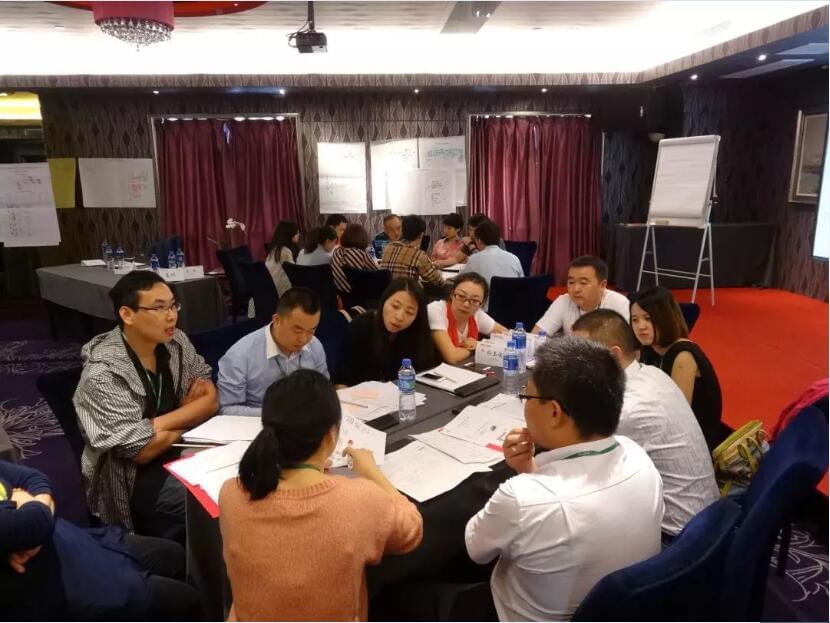 理光學(xué)員在理光中國(guó)大學(xué)接受培訓(xùn)