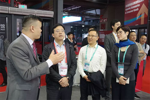 中共上海市黃浦區(qū)區(qū)委副書記、區(qū)長巢克儉蒞臨參觀